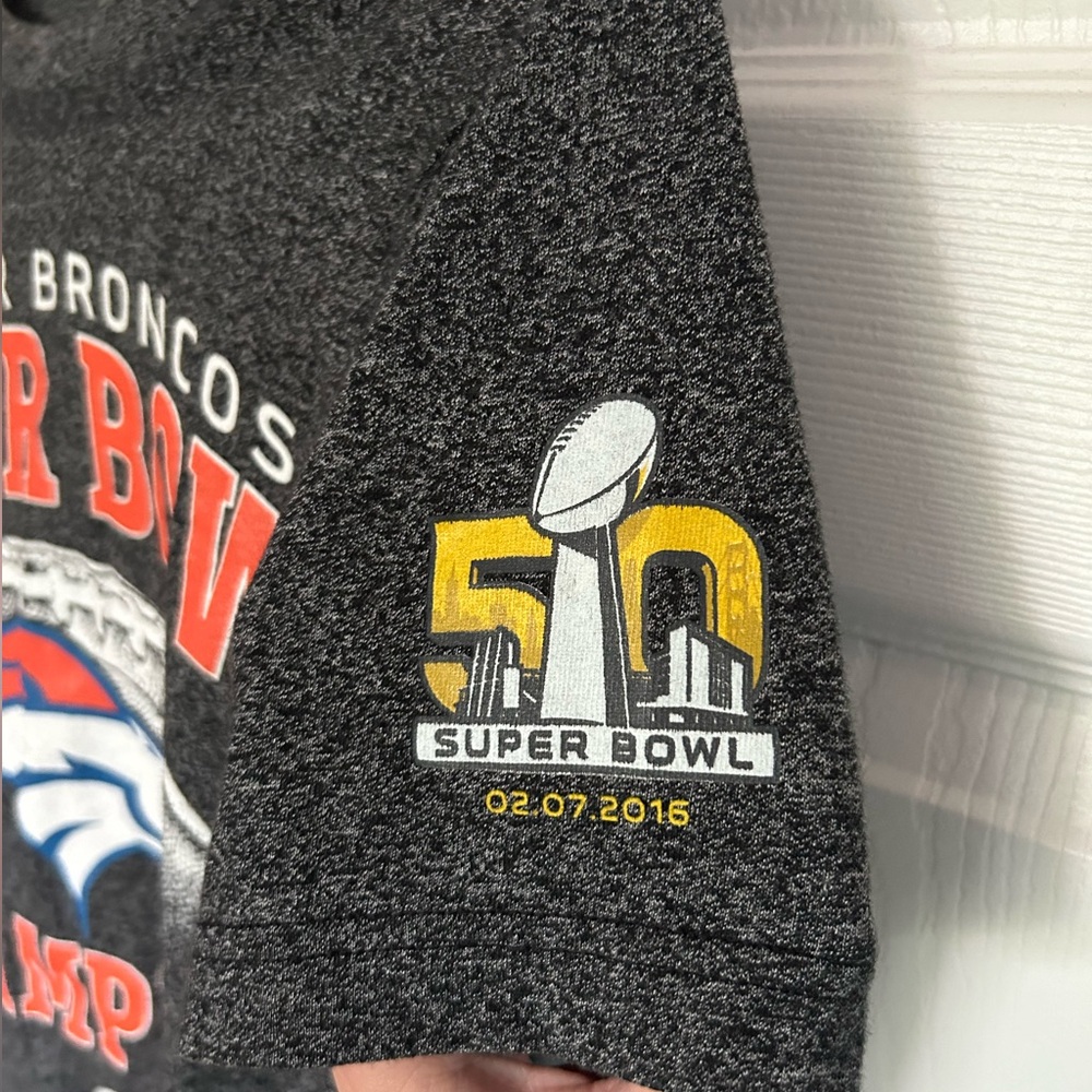 Vintage Denver Broncos NFL Shirt - Like New - Picture 2 of 4